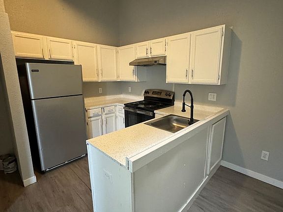 3rd image of 932 S Dearborn Way APT 18