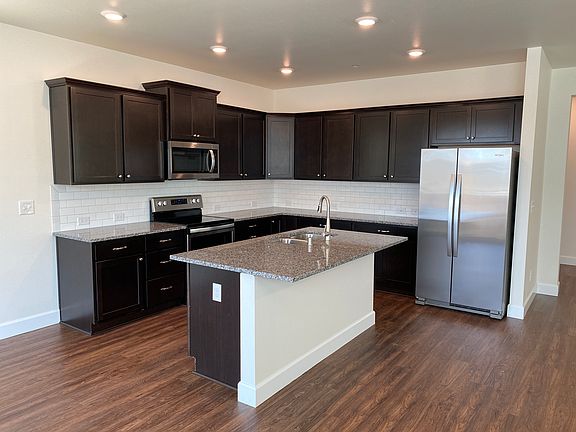 4th image of 13708 107th Avenue Ct E