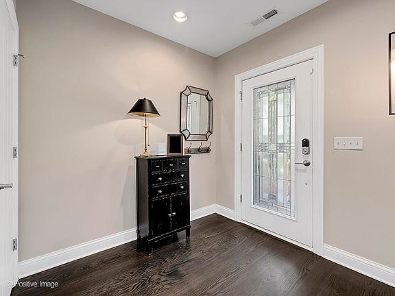 5th image of 3007 W Newport Ave