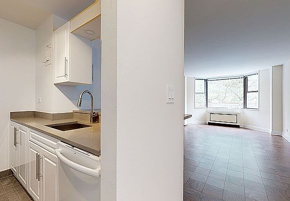 5th image of 400 E 71st St APT 3l
