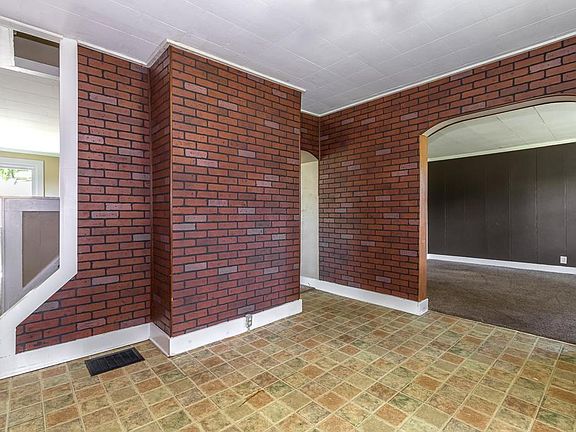 3rd image of 5272 Main St NE