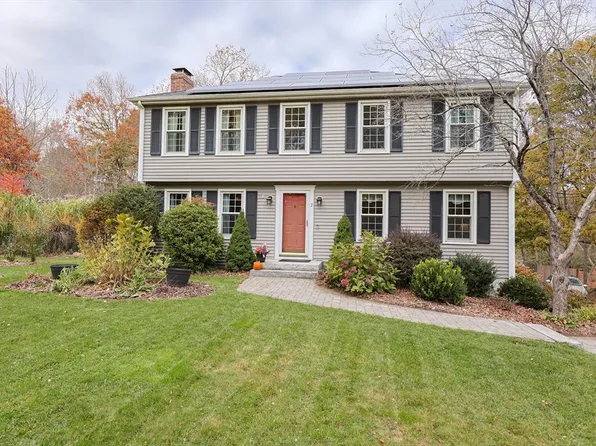 7 Hill St, Medway, MA 02053