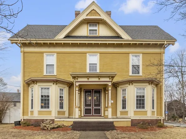 128 Salem St, Reading, MA 01867