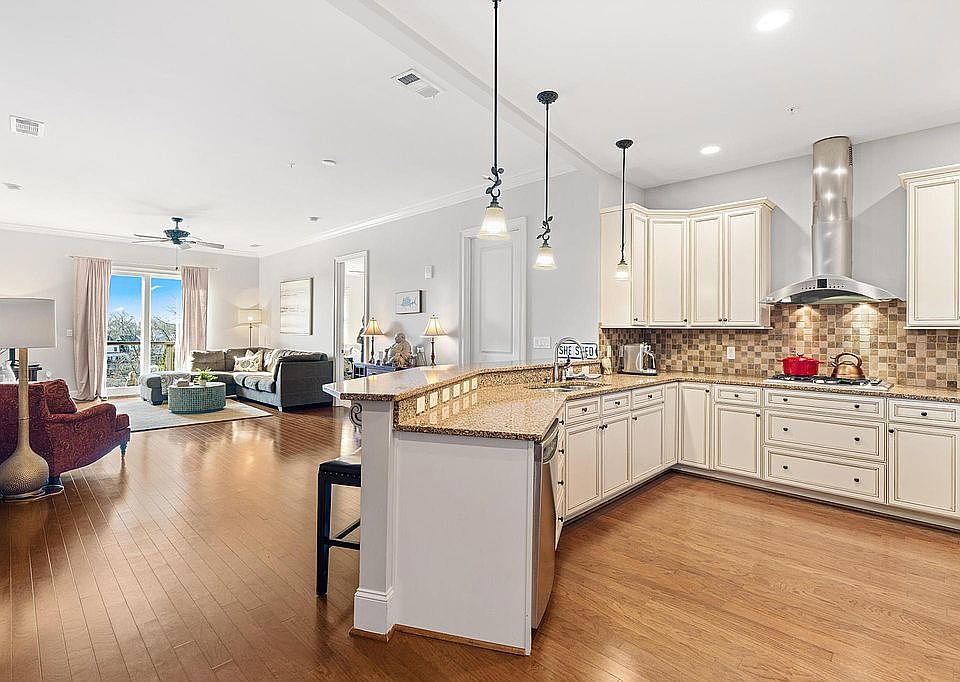 1st image of 326 Roswell St #700