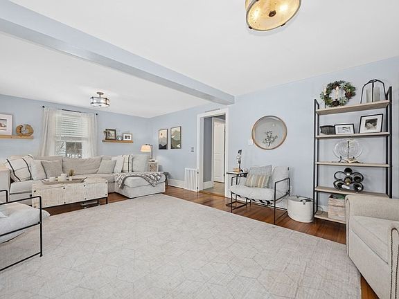 5th image of 2 Sterling Ct