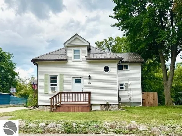 214 Philadelphia Ave, Alma, MI 48801
