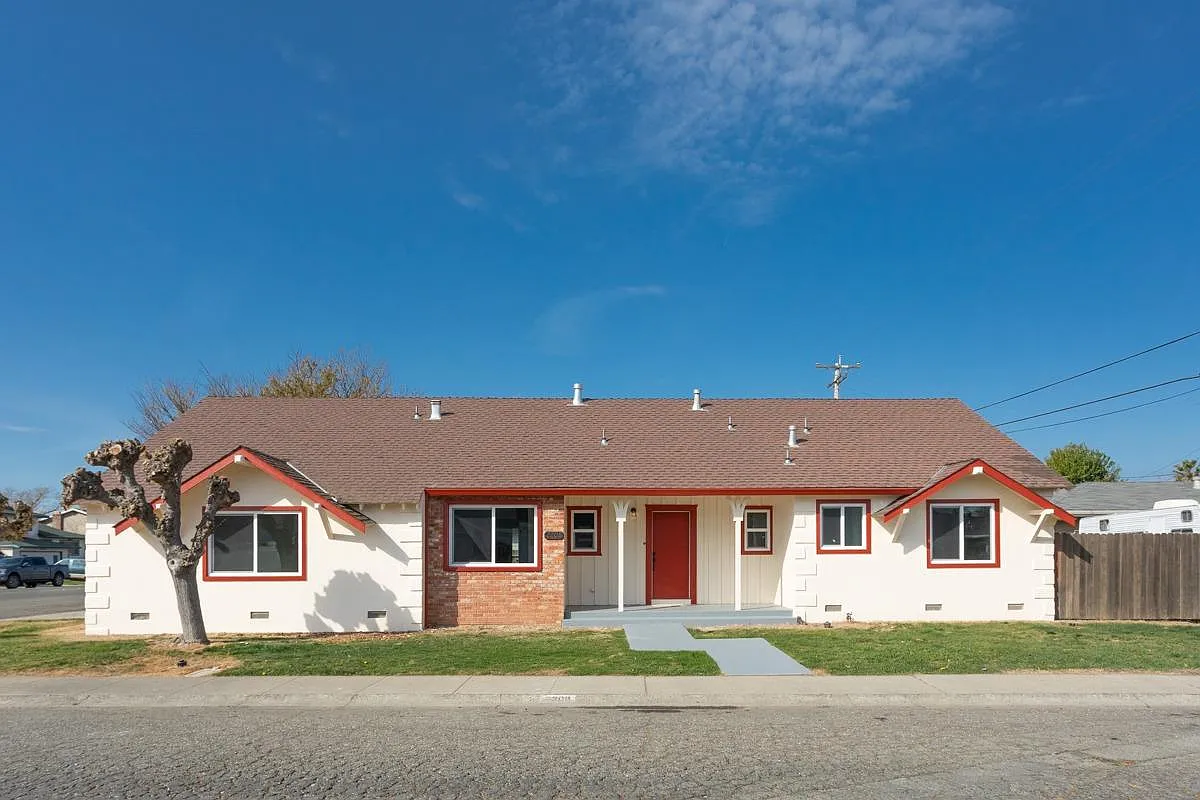 2208 Foust St photo 1