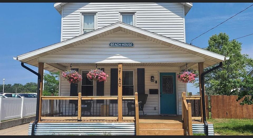 1st image of 2160 Lakeshore Dr