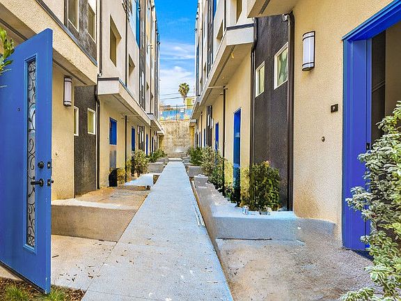 4th image of 2915 E St #28