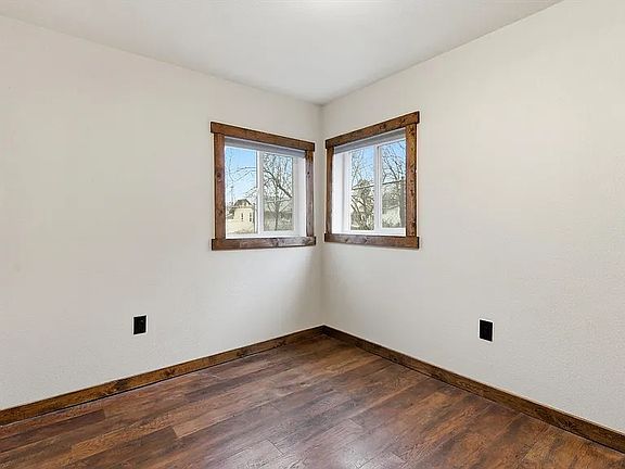 5th image of 101 1/2 E Oregon St #A