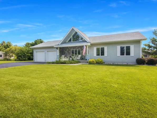 711 S Bayshore Dr, Elk Rapids, MI 49629