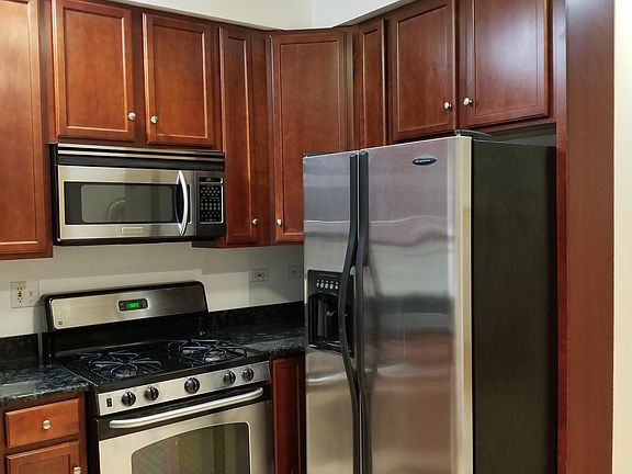 5th image of 1515 W Pratt Blvd APT G