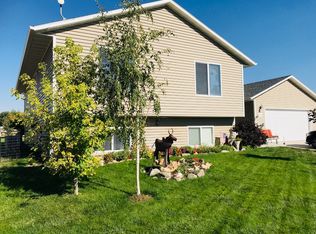 1081 Hatchet Dr, Douglas, WY 82633