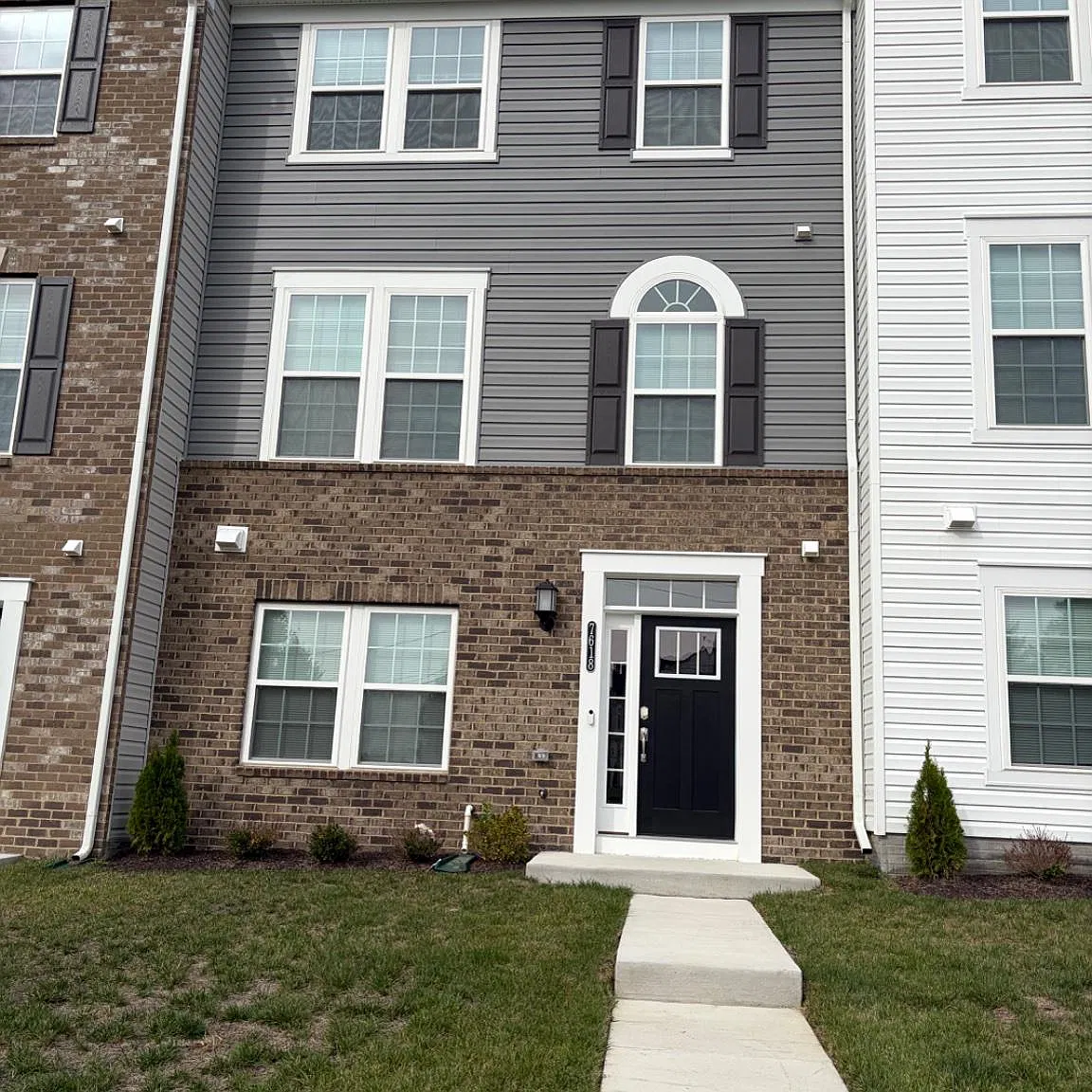 4 bed, 3.5 bath, 1958 sqft, $3,100 — Photo 1