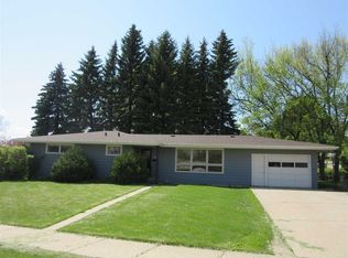 705 21st St NW, Minot, ND 58703