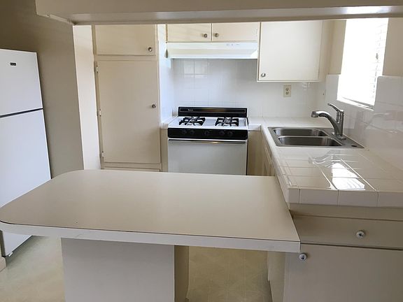 5th image of 10194 Park Cir W APT 2