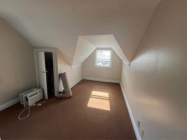 1698 Mount Hope Ave — Photo 10