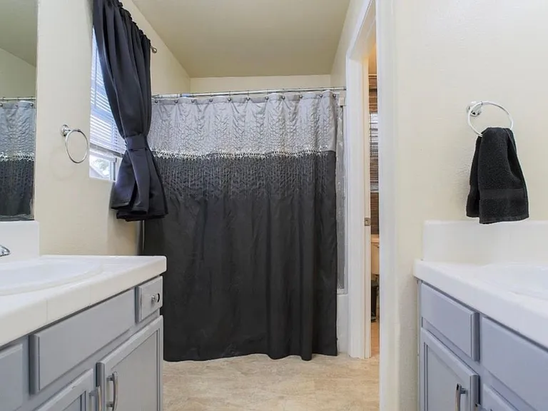 588 Gardenia Pl — Photo 16