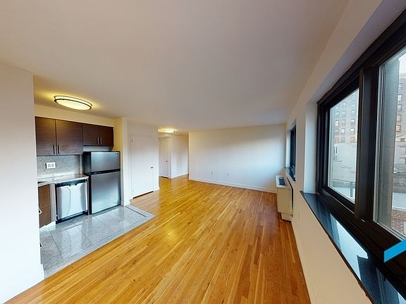2nd image of 50 Prince St Ph G
