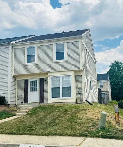 END UNIT TOWNHOUSE