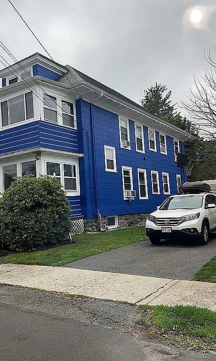 2nd image of 6 Blossom St