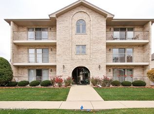 8648 Normandy Ave UNIT 1S, Burbank, IL 60459