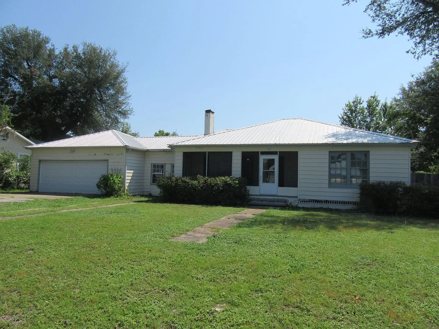 304 Allen Ave — Photo 2