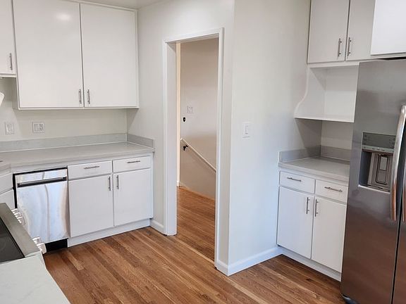 3rd image of 285 Bradford St