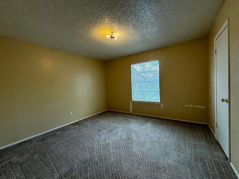 1902 Cedarhill Dr — Photo 6