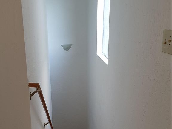 2nd image of 3811 Lincoln Ave #B