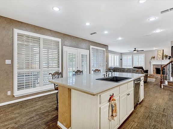 3rd image of 2220 Whitney Ln