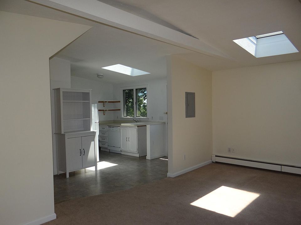 1st image of 32 Buckley St APT 3