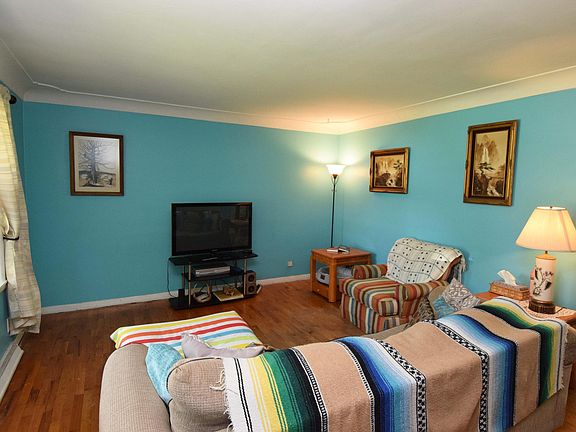 3rd image of 10019 Mozart St