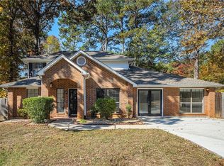 2001 Hunters Cove Dr, Lawrenceville, GA 30044