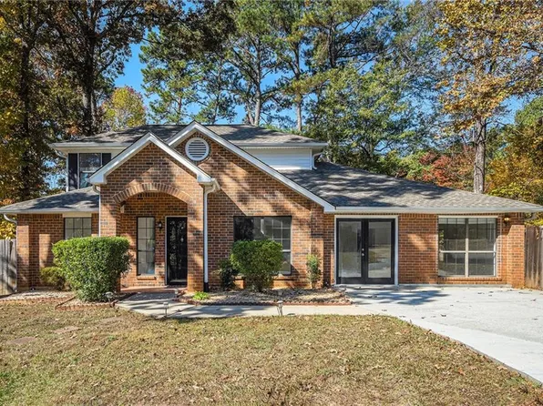 2001 Hunters Cove Dr, Lawrenceville, GA 30044