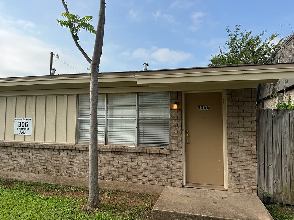 306 E Mitchell St #A