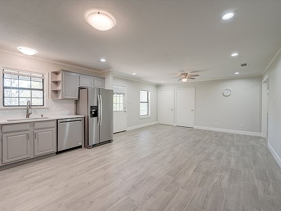 4th image of 304 Oak Dr