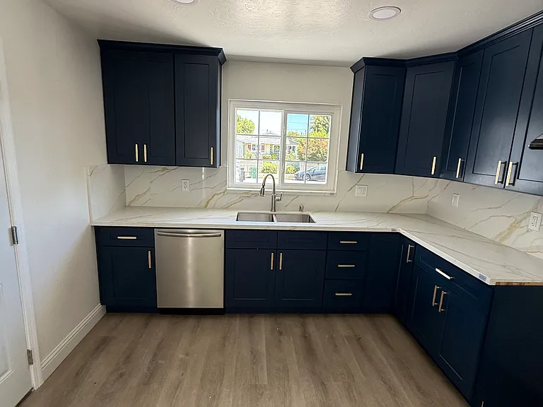 4765 Serra Ave — Photo 13