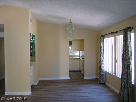 4th image of 3625 Edinburgh Dr