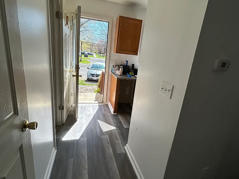 164 S Pearl St — Photo 5