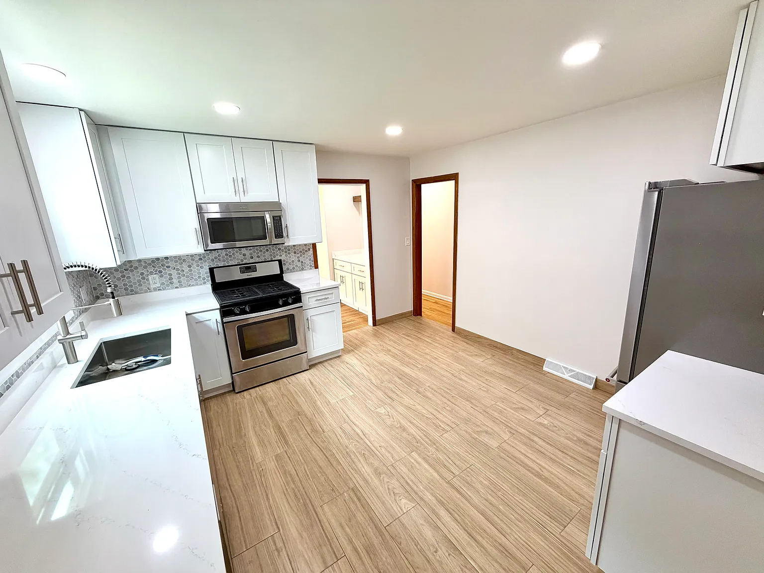 167 E Van Buren Street — Photo 2