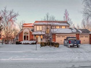 6007 Eagle Creek Dr, Fort Wayne, IN 46814