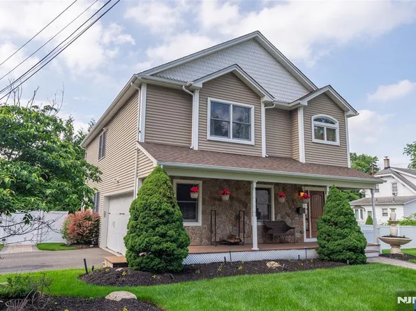 4 Kingsberry Ave, Westwood, NJ 07675