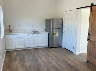 24308 Victory Blvd, Woodland Hills, CA 91367