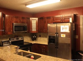 2908 Edgehill Ln, Hollywood, FL 33026