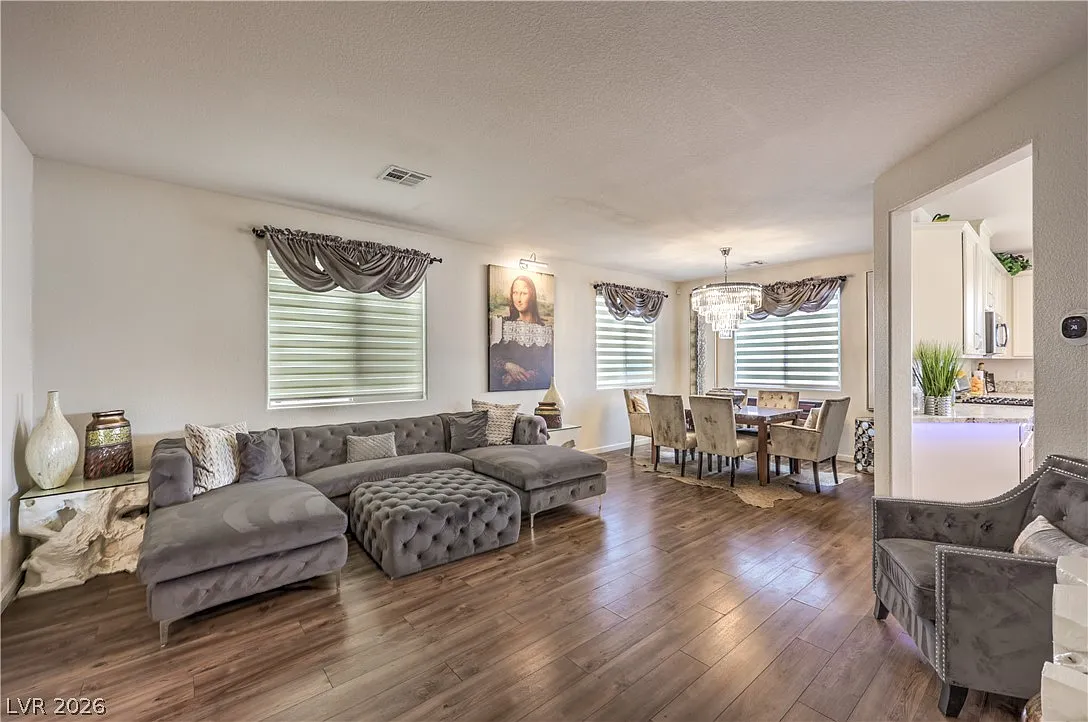 4 bed, 2.5 bath, 2382 sqft, $3,300 — Photo 4