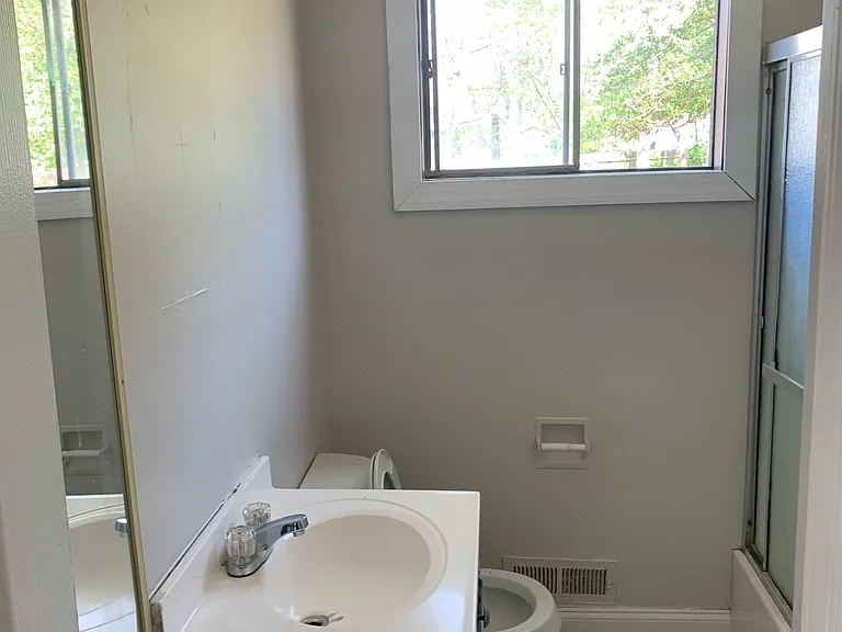 1416 Marshall St — Photo 9