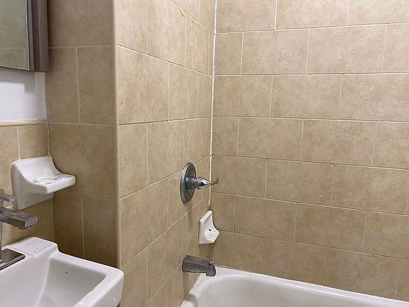 3rd image of 238 E 116th St APT 18