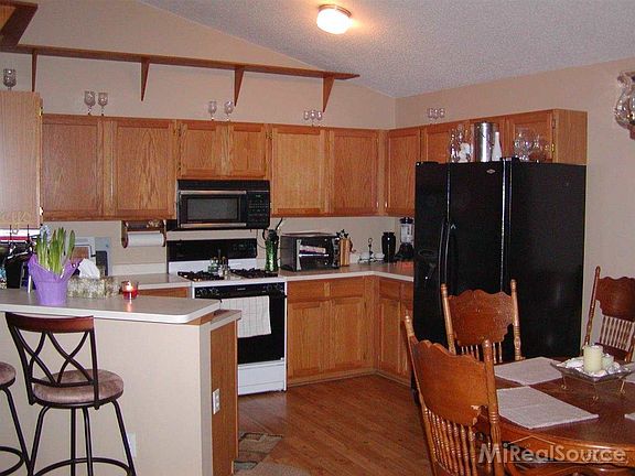 5th image of 23736 Elmira St