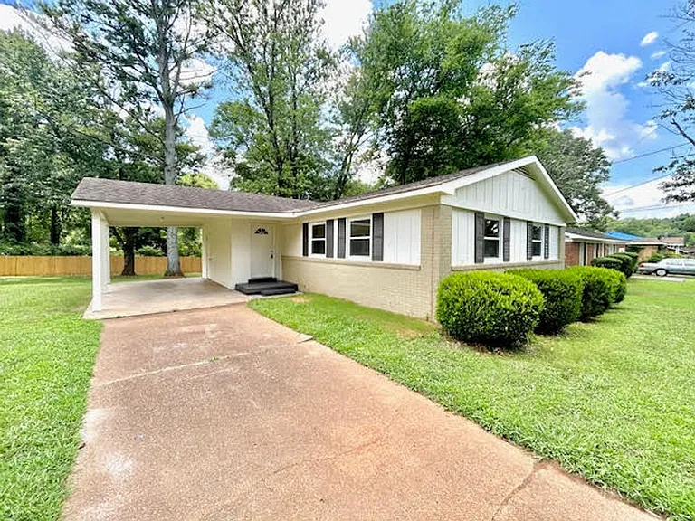 3130 Tucker Dr NW — Photo 2